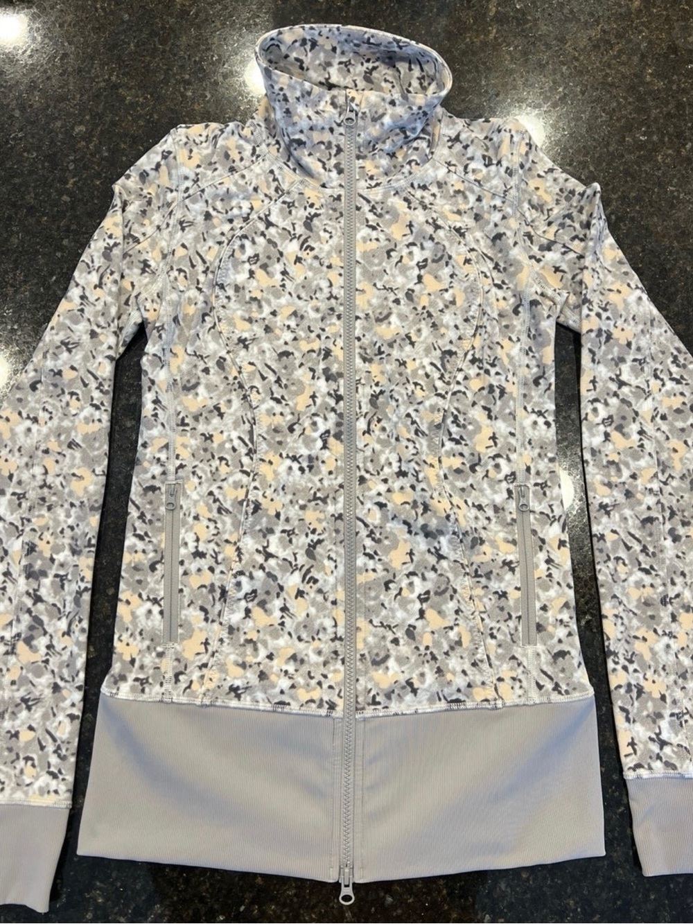 Lululemon Athletica Nice Asana Women's Light Gray Print Zip Jacket EUC